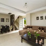 Aroma Villa *